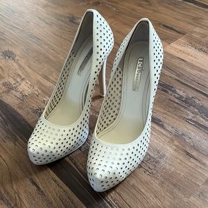 White polka dot hole heels pumps